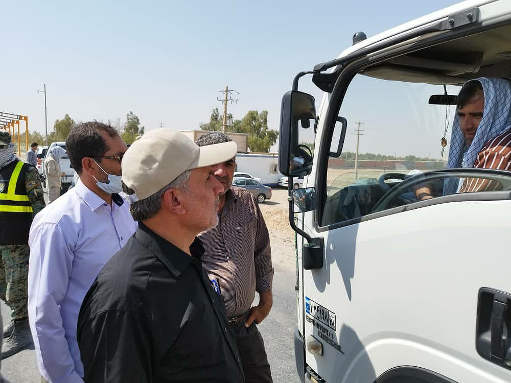 آب و تغذیه رانندگان کامیون‌های حامل تجهیزات مواکب اعزامی به عراق تأمین شد