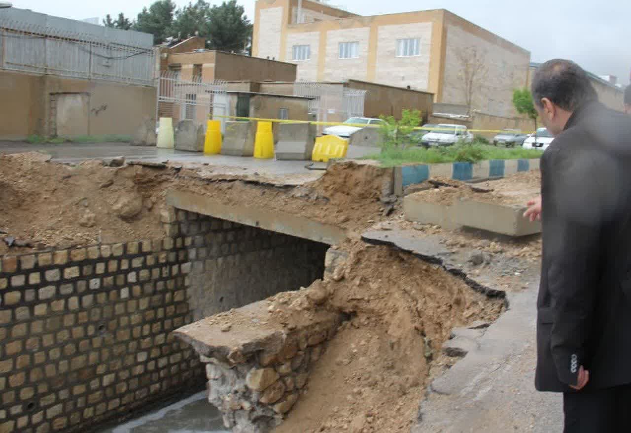 بازدید استاندار ایلام از سیلبند تخریب شده بلوار مصلی شهر ایلام