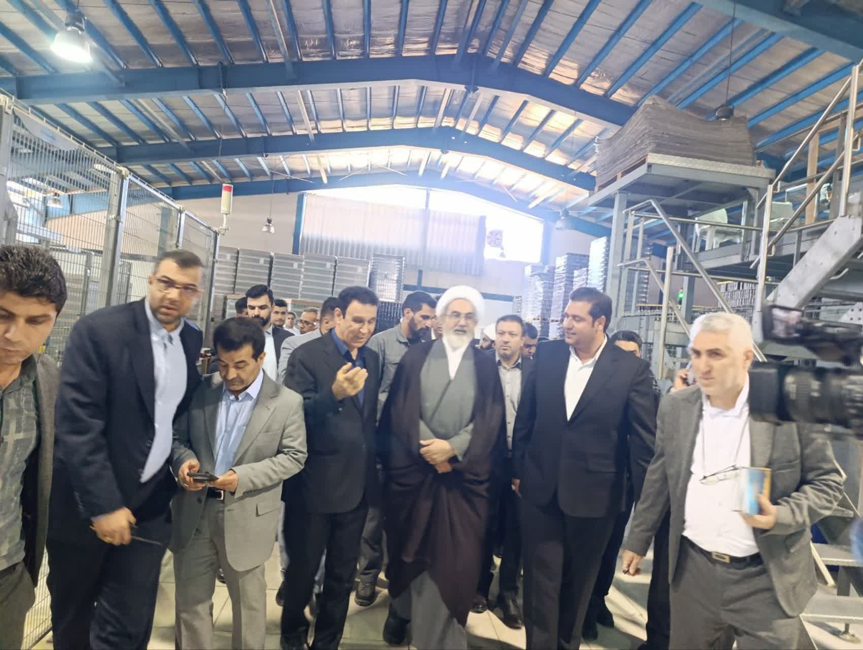 به گزارش روابط عمومی فرمانداری شهرستان چرداول روز سه شنبه مورخ ۲۹ مهر ماه ۱۴۰۴  حجت الاسلام والمسلمین پورخاقان نماینده محترم رئیس قوه قضائیه و رئیس سازمان قضایی نیروهای مسلح، فرماندار و اعضای شورای تامین و سایر مسئولان از شرکت کوشاب غرب (هایسنس ) با هدف بررسی مسائل و تسریع در حل مشکلات واحدهای تولیدی از جمله شرکت کوشاب غرب بازدید نمودند.   روابط عمومی فرمانداری شهرستان چرداول  https://t.me/farmandarichardavolilam