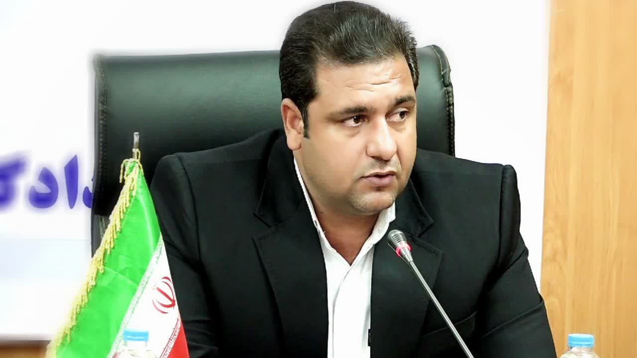 پیام فرماندار چرداول به مناسبت ایام فاطمیه و سالروز ۱۳ آبان  محمد گراوند، فرماندار شهرستان چرداول، به مناسبت ایام فاطمیه و سالروز ۱۳ آبان، روز ملی مبارزه با استکبار جهانی، پیامی صادر کرد.  به گزارش روابط عمومی فرمانداری چرداول، متن پیام بدین شرح است:  بسمه‌تعالی  ایام سوگواری شهادت حضرت فاطمه زهرا‌ (سلام‌الله‌علیها)، اسوه‌ی بی‌بدیل زنان عالم، بار دیگر یاد و نام بانویی را زنده می‌کند که نمونه‌ی صبر، ایمان و ولایت‌مداری در تاریخ انسانیت است. تقارن این ایام با سیزدهم آبان، سالروز تسخیر لانه‌ی جاسوسی آمریکا به دست دانشجویان پیرو خط امام (ره)، روز دانش‌آموز و روز مبارزه با استکبار جهانی، یادآور حماسه‌ای بزرگ و جلوه‌ای از عزت، استقلال و بیداری ملت ایران است.  سیزدهم آبان، یوم‌اللهی است ماندگار در تقویم انقلاب اسلامی؛ روزی که ملت مؤمن و بصیر ایران با اتکال به خداوند متعال، پیام مقاومت، آزادگی و ایستادگی در برابر ظلم و سلطه را به جهانیان اعلام کردند. این روز، نماد ایستادگی در برابر زیاده‌خواهی قدرت‌های استکباری و برگ زرینی در دفتر افتخارات ملت غیور ایران است.  اینجانب ضمن تسلیت ایام فاطمیه و گرامی‌داشت روز سیزدهم آبان، از درگاه خداوند متعال، توفیق، عزت و سربلندی روزافزون را برای ملت شریف ایران، به‌ویژه نسل پویای انقلاب اسلامی، مسئلت می‌نمایم.  محمد گراوند فرماندار شهرستان چرداول