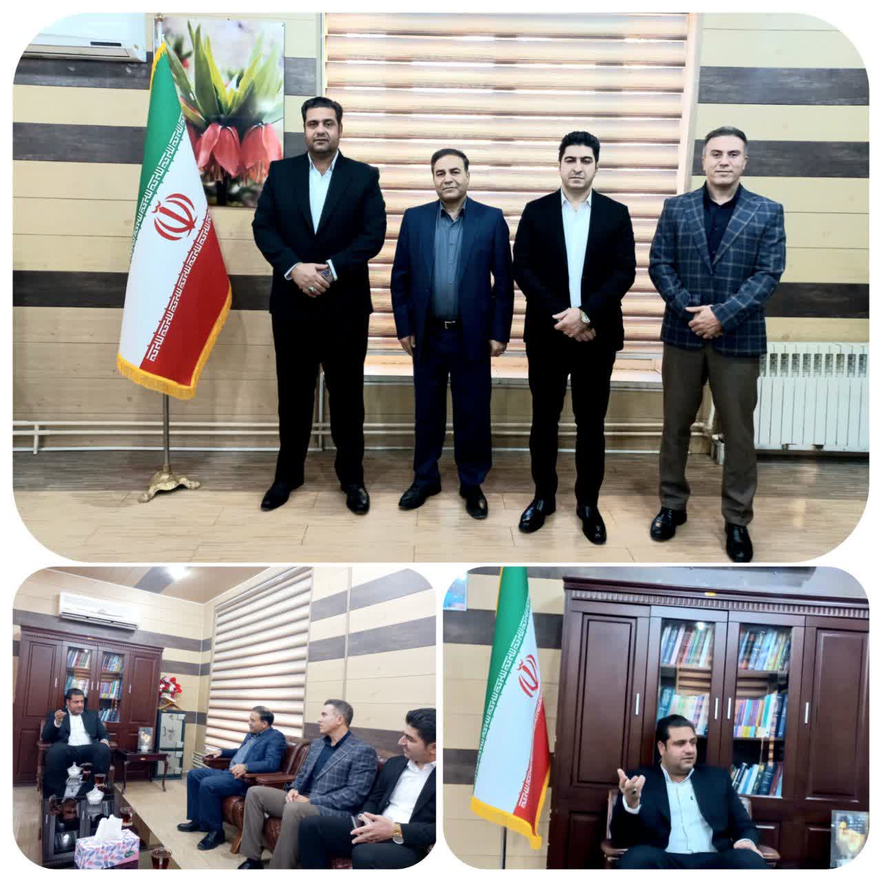 به گزارش روابط عمومی فرمانداری شهرستان چرداول، روز یکشنبه ۲ آذر ۱۴۰۴ آئین تکریم و معارفه رئیس اداره راه و شهرسازی شهرستان چرداول با حضور مسئولان راه و شهرسازی در دفتر فرماندار برگزار شد.   محمد گراوند فرماندار شهرستان چرداول با اشاره به اهمیت توسعه زیرساخت‌های عمرانی، به بیان مطالبات و دغدغه‌های مردم در حوزه راه و شهرسازی پرداخت و بر پیگیری جدی و مستمر این مطالبات تأکید کرد. وی ضمن تشریح ضرورت توسعه راه‌ها، اجرای دستورالعمل‌های حوزه مسکن و جوانی جمعیت و همچنین تعیین وضعیت حقوقی اراضی و ... خواستار تسریع در روند رسیدگی به موضوعات مرتبط با خدمات‌رسانی به شهروندان شد.  در این آئین از زحمات علی امجدی رئیس سابق اداره راه و شهرسازی شهرستان چرداول تقدیر به عمل آمد و جواد رستم‌زاد به عنوان رئیس جدید اداره راه و شهرسازی شهرستان چرداول معرفی شد.  روابط عمومی فرمانداری شهرستان چرداول  https://t.me/farmandarichardavolilam