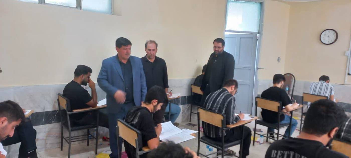 بازدید سرپرست فرمانداری از محل حوزه کنکور سراسری 