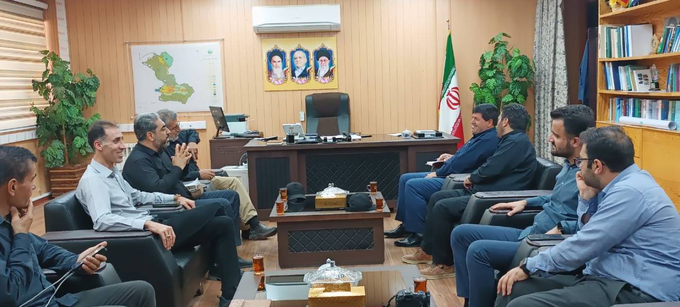 دیدار معاون هماهنگ‌کننده هلدینگ نیرو قرارگاه سازندگی خاتم‌الانبیا(ص) با سرپرست فرمانداری مهران در راستای خدمات‌رسانی به زائران اربعین