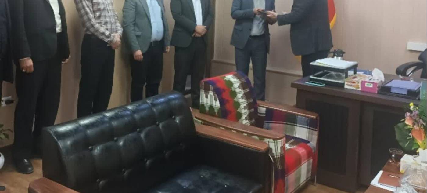 آیین تکریم و معارفه مدیرکل اداری و مالی برگزار شد