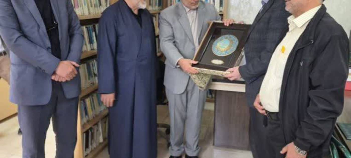 تقدیر فرمانده مرزبانی استان از خدمات معاونت توسعه مدیریت و منابع استانداری ایلام در جهت پشتیبانی از جنگ و نیروهای مسلح