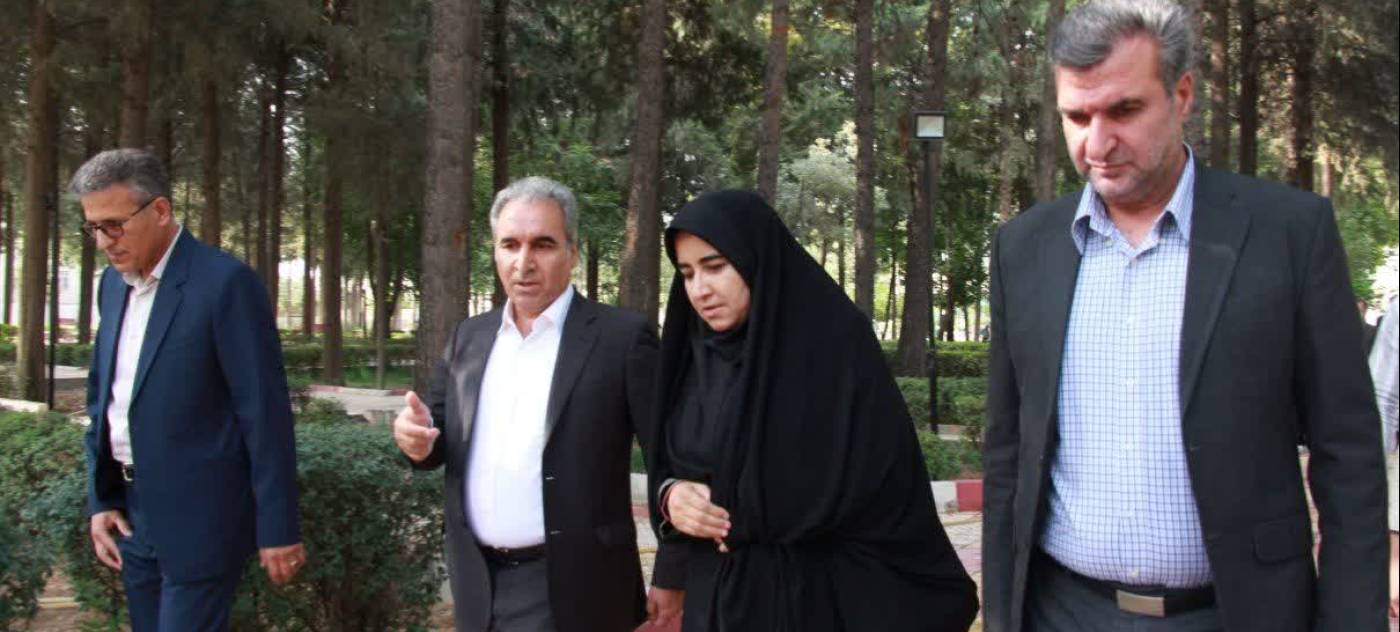 آغاز برنامه‌های هفته دولت در ایوان با غبارروبی مزار شهدای گمنام