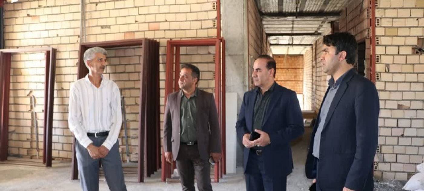 بازدید فرماندار ملکشاهی از پروژه در دست احداث فنی‌وحرفه‌ای شهرستان