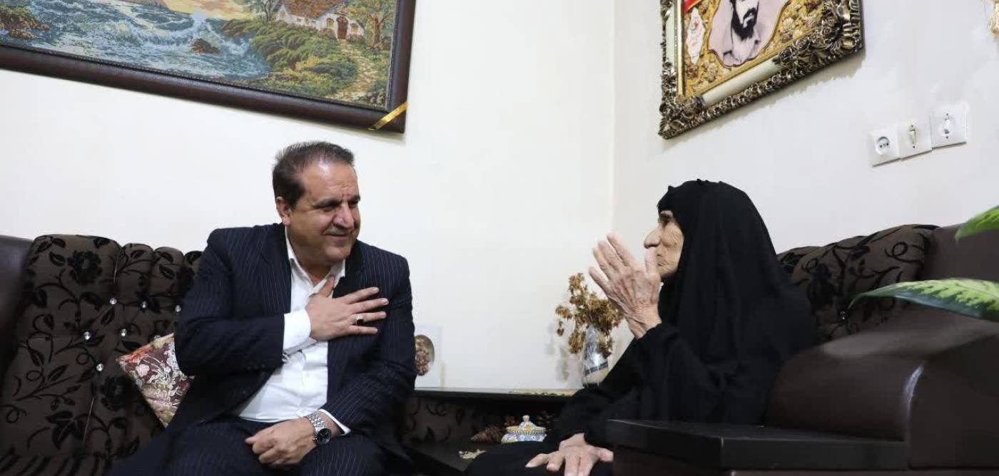 دیدار استاندار ایلام با خانواده شهید پاسدار «احمد مرادحاصلی» در شهرستان بدره