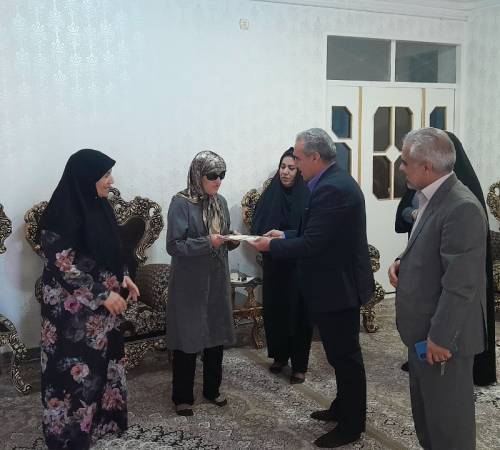 دیدار فرماندار شهرستان ایوان با روشندل «مریم شفیعی» حافظ قرآن و قاری بین‌المللی   
