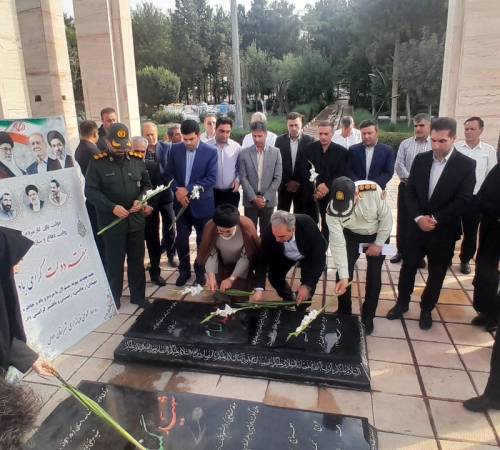 تجدید بیعت با آرمان‌های انقلاب در نخستین روز هفته دولت