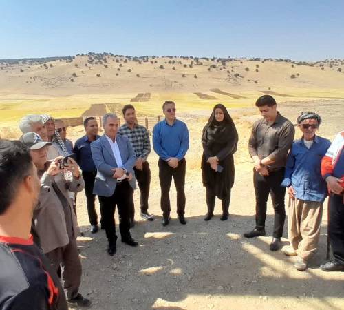 بازدید فرماندار ایوان از روستای درگه و بررسی مسائل و مشکلات روستائیان