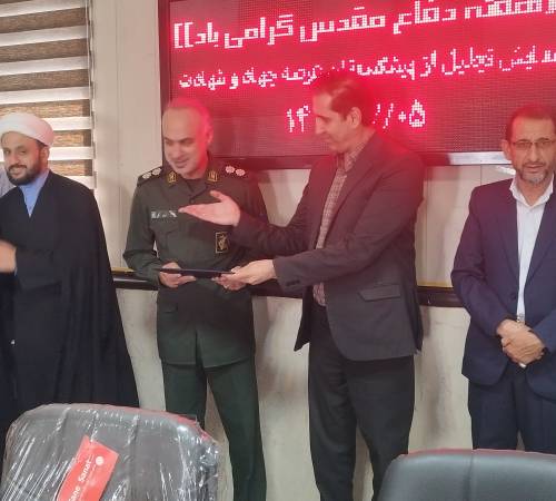 فرماندار سیروان در آیین تجلیل از پیشکسوتان دفاع مقدس:     ایثار و فداکاری رزمندگان باید چراغ راه نسل امروز و آینده باشد