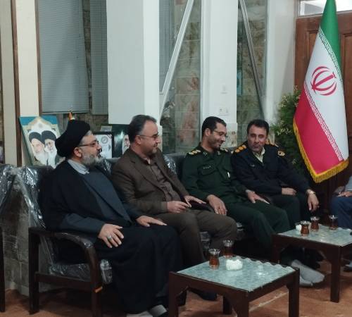 دیدار فرماندار و مجموعه مدیران با امام جمعه شهرستان